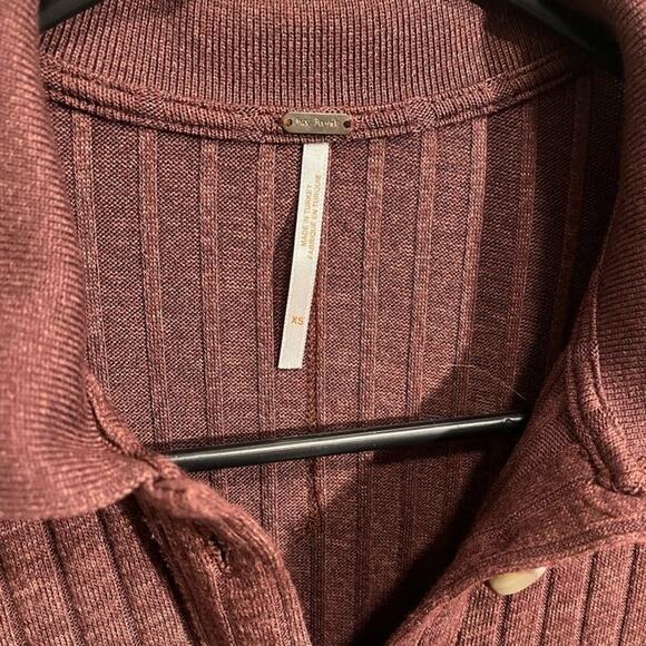 Free People Ribbed Knit Button Down Top Burgundy Collar Short Sleeve XS - Picture 4 of 5